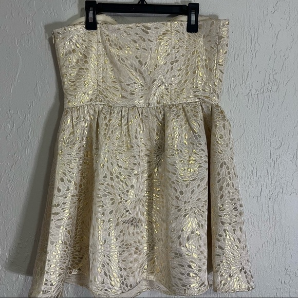 𝅺⭐️ 3/$25 ⭐️Forever 21 Gold Strapless Dress With a Bow Size M - Picture 2 of 10